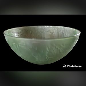 Frosted Green Glass Bowl Grapes & Leaves 11”diameter 4”high NEW (other)